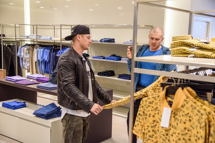 Блогеры The Братья устроили модную ревизию мужской одежды в Универмаге ХЦ «Лейпциг»