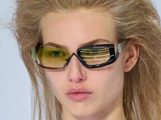 Тренды весна-лето 2027: ассиметричные солнцезащитные очки PRADA